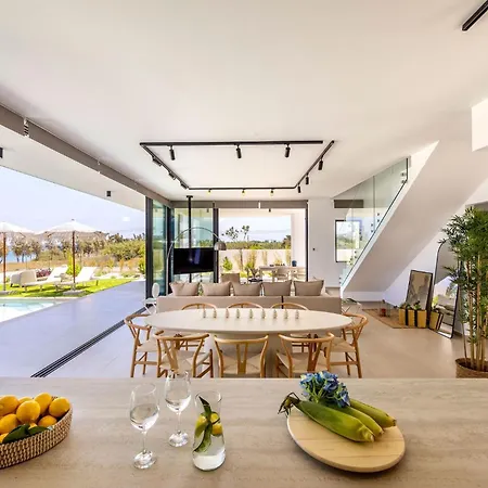 New 4 Bedroom With Panoramic Sea Views 别墅