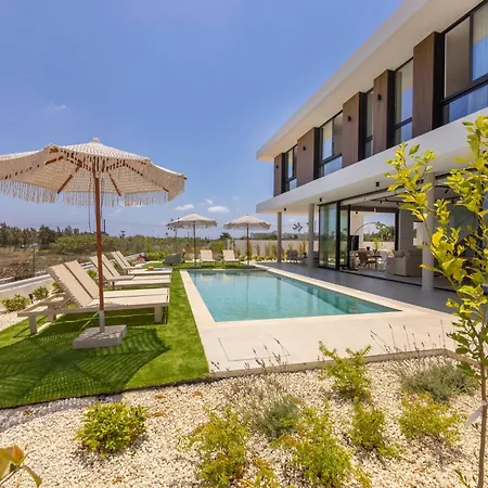 New 4 Bedroom With Panoramic Sea Views Villa