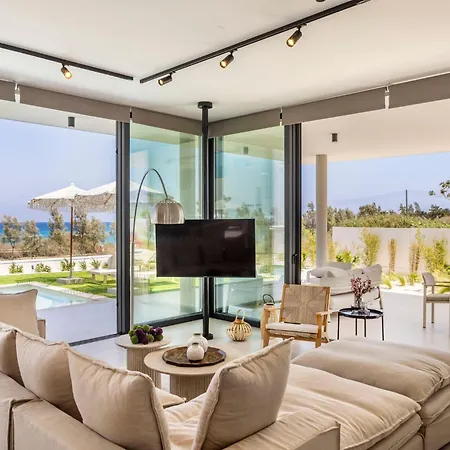 New 4 Bedroom With Panoramic Sea Views *