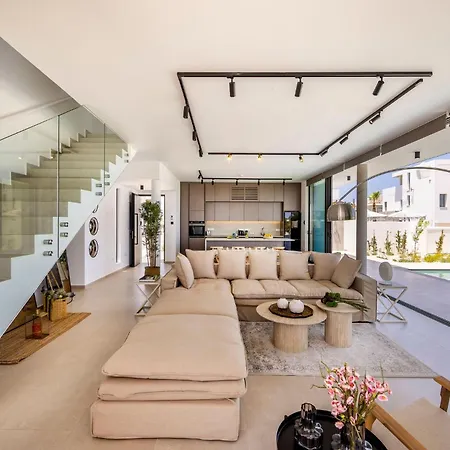 Villa New 4 Bedroom With Panoramic Sea Views Paralimni