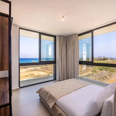 别墅 New 4 Bedroom With Panoramic Sea Views 帕拉利米尼