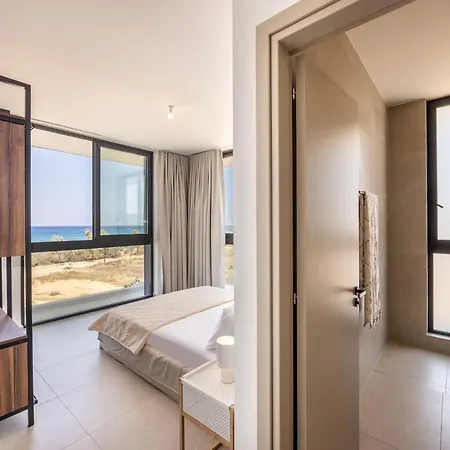 New 4 Bedroom With Panoramic Sea Views *